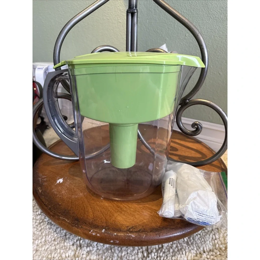 Brita Grand Water Filtration 10 Cup Green Top Water Pitcher  W/ 3 new filters
